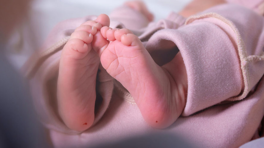 Newborn heel prick test and lood puncture.